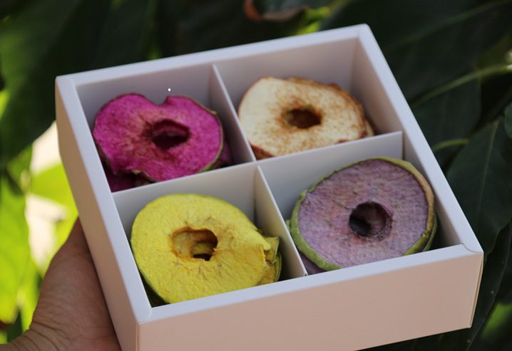 תפוחים צבעוניים